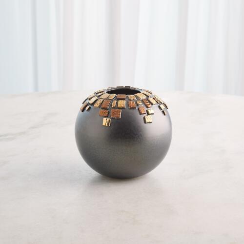 Array Vase-Black Reactive