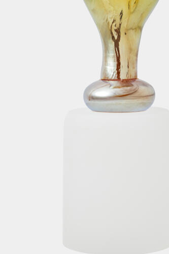 Mounted Leaf-Iris Gelp on Frosted Base