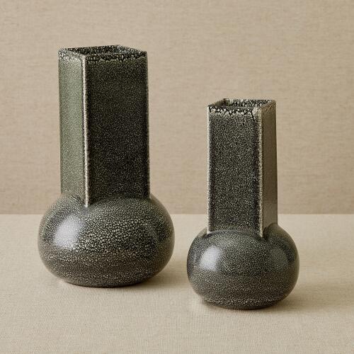 Crocus Vase-Reactive Black