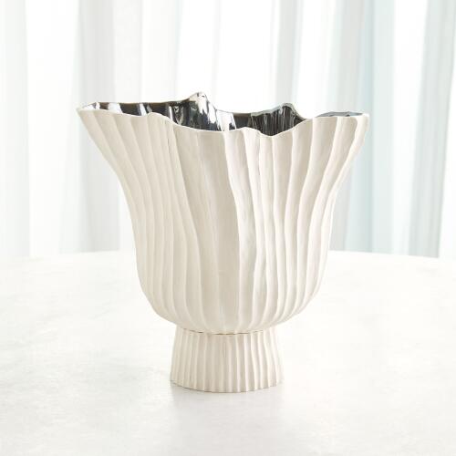 Folha Footed Vase-Off-White/Metallic