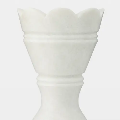 Checkmate Queen Table