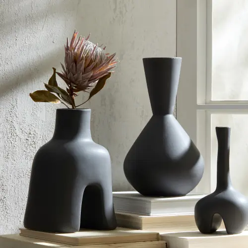 Adama Squat Vase-Black
