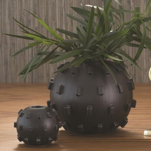Thielo Vase-Matte Black