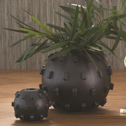 Thielo Vase-Matte Black