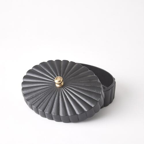 Oval Box-Black w/Gold Knob