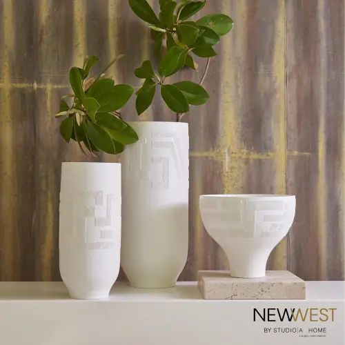 Chaco Mid Vase-Matte White