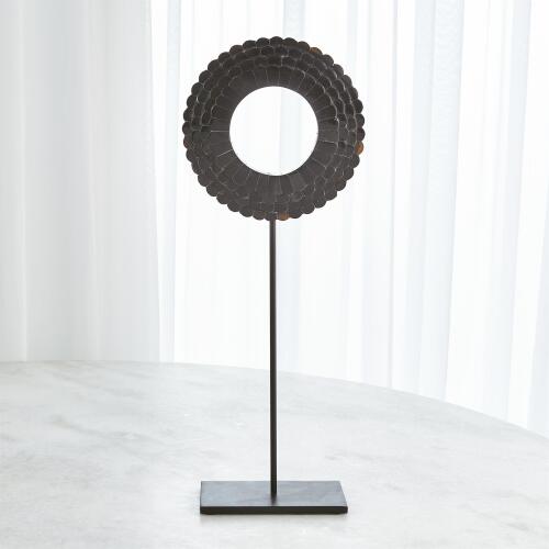 Four Layer Horn Scalloped Mounted Ring-Black